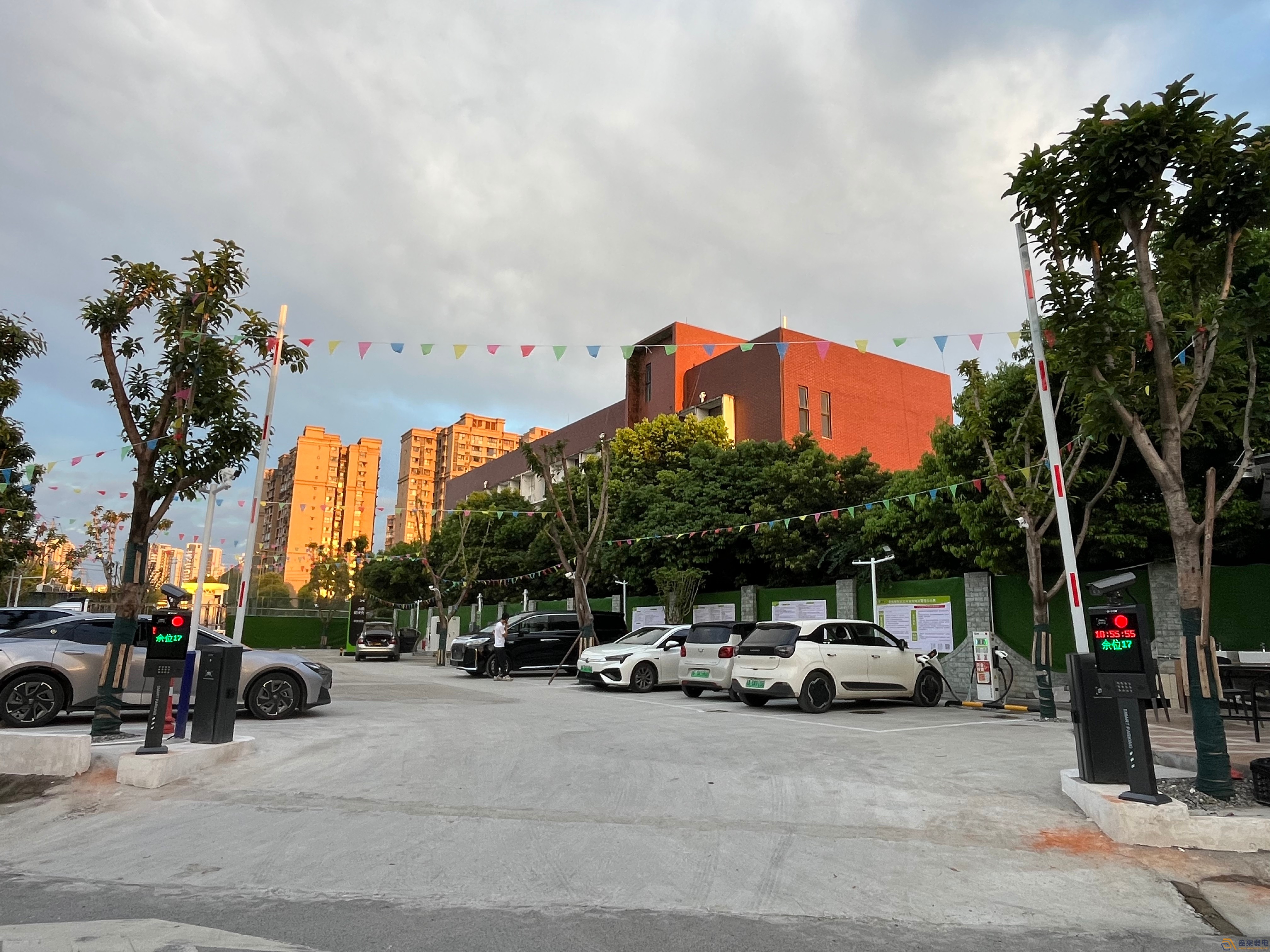 四川德陽(yáng)北火車站蔚維充電站監(jiān)控安裝項(xiàng)目