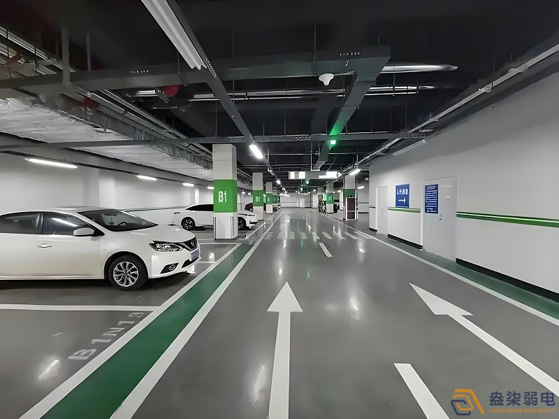 怎么選車(chē)位誘導(dǎo)監(jiān)控系統(tǒng)？